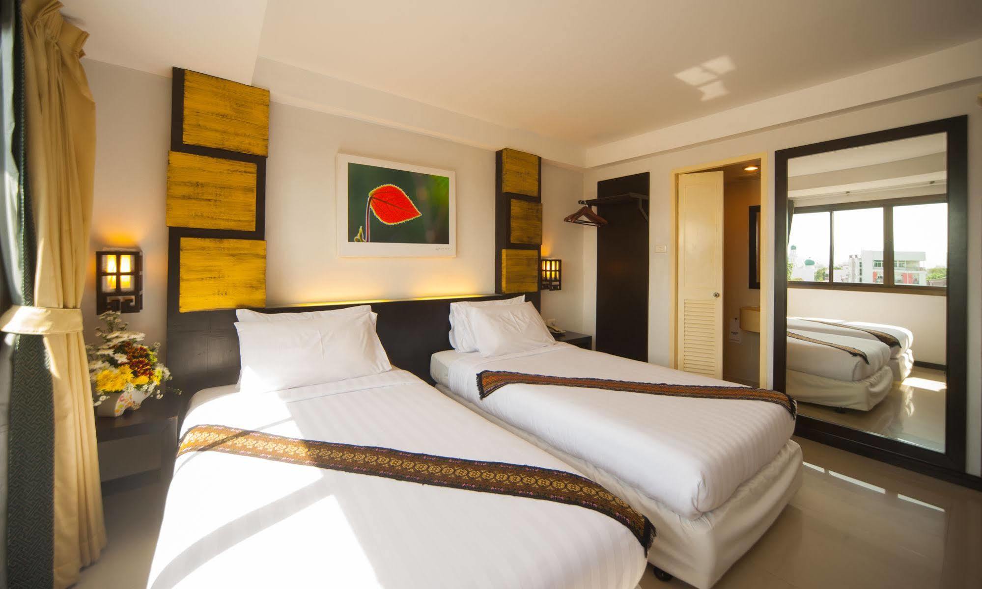 Crystal Inn Phuket Exterior foto