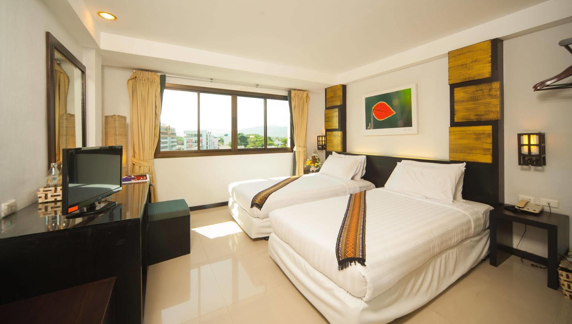 Crystal Inn Phuket Exterior foto