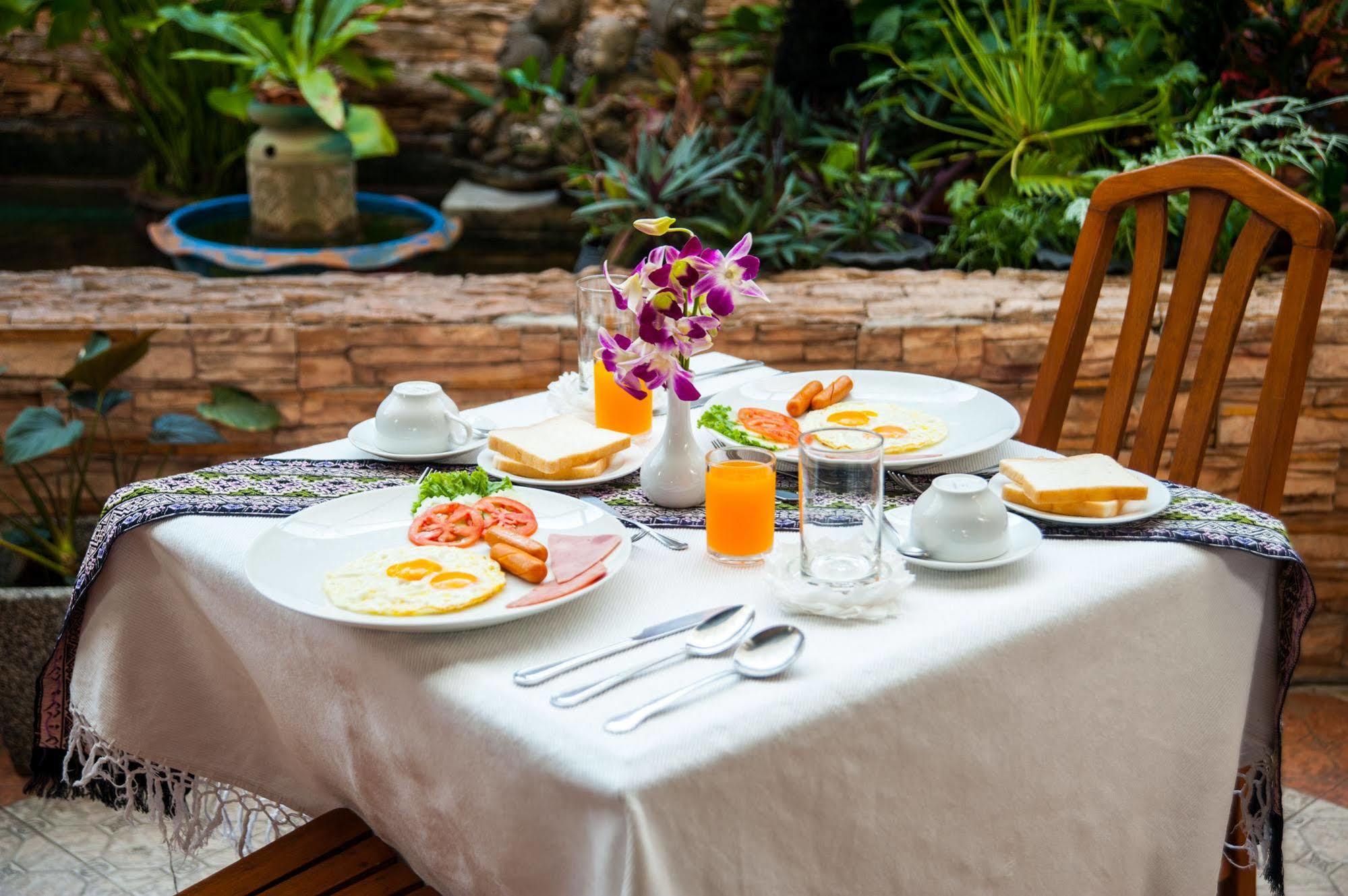 Crystal Inn Phuket Exterior foto